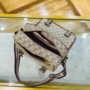 กระเป๋าถือ PU ทรงสี่เหลี่ยมสำหรับผู้หญิงพิมพ์ลายสไตล์เรโทร ดีไซน์เรียบง่าย พร้อมซับในโพลีเอสเตอร์ 341 - Product Image 2