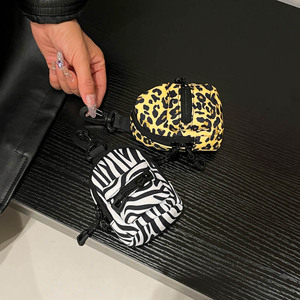 Petit sac tendance pour femme, mini sac à pendentif pour rouge à lèvres et écouteurs, design simple et original en tissu, idéal pour porte-clés de fille - Product Image 3