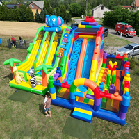 Château Gonflable avec Toboggan et Petits Parcours d'Obstacles en PVC
