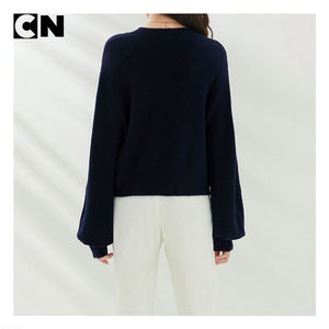 Suéter con Certificación GRS, Fabricante de Suéteres, Logotipo Personalizado al por Mayor, Suéter de Mujer con Cuello Redondo, Patrón Bordado, Suéter de Punto, Suéter de Invierno - Product Image 4