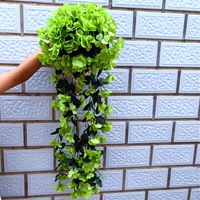 Vente en gros d'usine de fleurs artificielles en soie Panier mural décoratif suspendu Fleurs de glycine Marguerites violettes Roses Fleurs suspendues