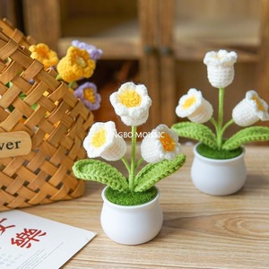 Orquídea Tejida a Crochet en Maceta Pequeña, con Flores de Campana, para Decoración Navideña Tradicional Hecha a Mano - Product Image 6