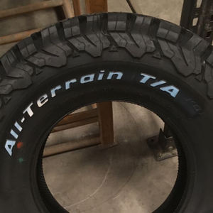 Neumáticos todoterreno terreno de barro para vehículos blindados en UAE para venta al por mayor - Product Image 5