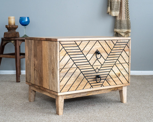 Table d'appoint en bois sur mesure, table d'appoint en bois massif faite à la main, table de chevet moderne minimaliste pour usage résidentiel et commercial - Product Image 1
