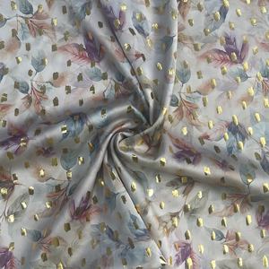 Tela estampada de lámina de satén de Spandex suave a la moda para prendas de mujer con estilo - Product Image 2