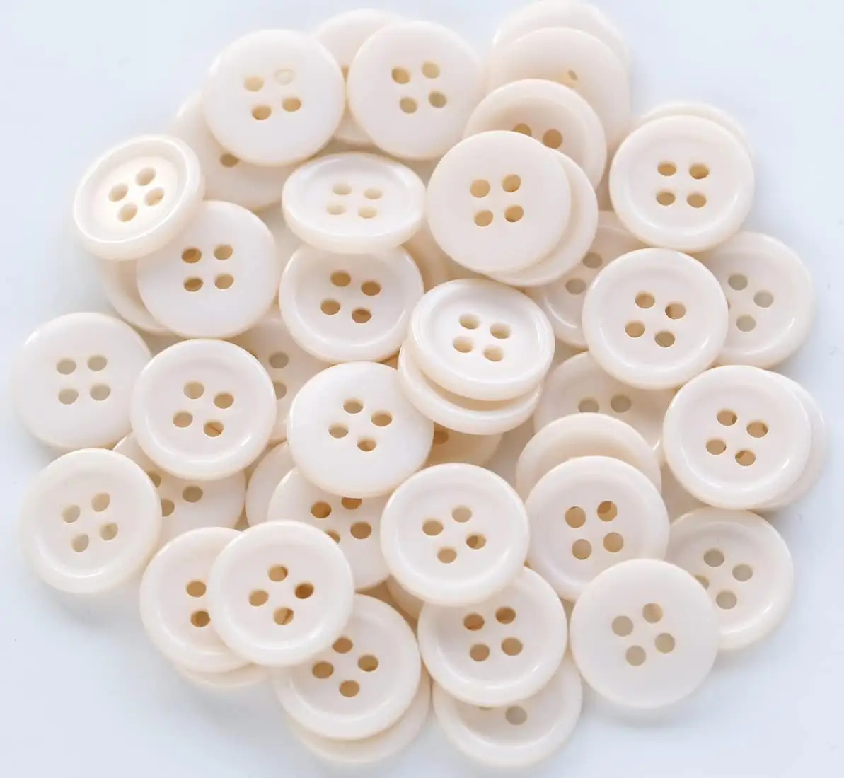 High-End Women's Shirts Customized Logo 1 Inch 4 Hole River Shell Buttons Natural Crafts Carved Love Theme Wholesale Price/kg
