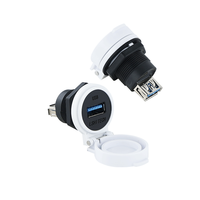 Conector USB 3.0 Hembra Impermeable para Montaje en Panel Frontal con Tapa para Equipos de Exterior