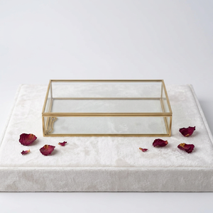 Boîte de rangement classique en laiton et verre pour bijoux et cosmétiques, idéale pour les accessoires féminins (vente en gros) - Product Image 1