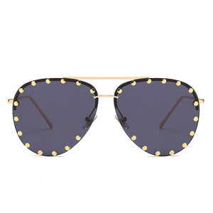 Lunettes de soleil classiques à rivets UV400 pour femmes et hommes - Sac de luxe tendance - Product Image 2