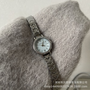 Women's exquisite quartz <b>watch</b> featuring a blue mother-of-pearl dial—a sophisticated, niche, and elegant timepiece. - Product Image 5