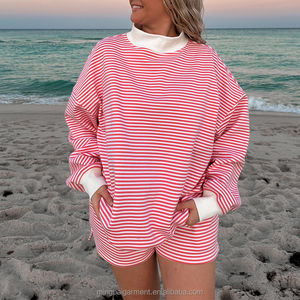 Set Estivo Personalizzato in 100% Cotone French Terry, Felpa Oversize con Collo Alto a Righe, Completo 2 Pezzi - Product Image 3