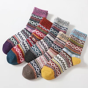 Nouvelles <span class=keywords><strong>chaussettes</strong></span> d'intérieur chaudes et épaisses en laine, <span class=keywords><strong>chaussettes</strong></span> d'hiver confortables pour femme - Product Image 4
