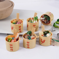 Llavero decorativo de resina hecho a mano con diseño de comida simulada: delicioso modelo de pollo, cubo de aperitivos, bolsa de snacks y accesorios para casa.