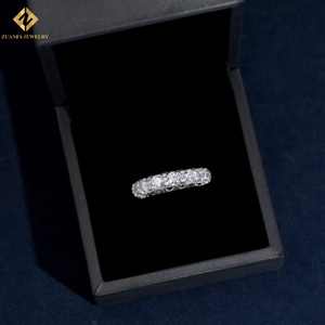 Anillo de Eternidad de Plata 925 Chapado en Oro para Mujer, con Moissanita Certificada GRA, Corte Brillante y Engaste de Garras, Joyería de Moda - Product Image 3