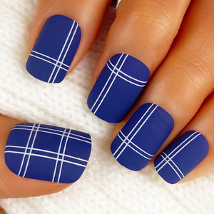Faux <span class=keywords><strong>ongles</strong></span> carrés courts à presser, motif quadrillé chic <span class=keywords><strong>bleu</strong></span> <span class=keywords><strong>marine</strong></span> mat <span class=keywords><strong>et</strong></span> lignes blanches, de haute qualité, faciles à appliquer - Product Image 4