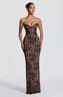 Robe longue traînante sans bretelles en dentelle transparente patchwork sept couleurs Ramadan 2026