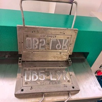 Machine à fabriquer des plaques d'immatriculation de véhicules, presse à plaques d'immatriculation en aluminium avec matrices de caractères interchangeables pour la fabrication de plaques d'immatriculation