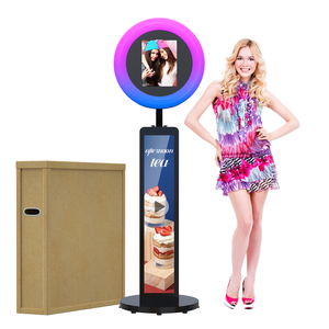 บูธถ่ายภาพเซลฟี่ไอแพดขนาด12.9นิ้วพร้อมไฟวงแหวน RGB และหน้าจอบาร์วิดีโอ LCD สำหรับถ่ายภาพ - Product Image 1