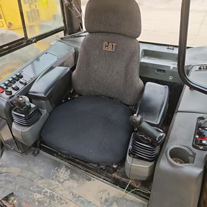 รถดันดินตีนตะขาบ Caterpillar D5K มือสองแท้ สภาพดี ใช้งานน้อย พร้อมริปเปอร์ สำหรับงานก่อสร้าง ราคาพิเศษ - Product Image 6
