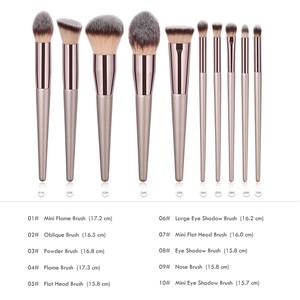 Juego de Brochas de Maquillaje Profesionales Champange con Logotipo Personalizado, Brochas Veganas de Pelo Sintético de Seda de Lujo con Estuche - Product Image 3