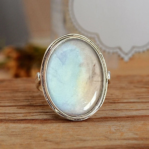 Anello da Donna Vintage con Imitazione di Pietra Lunare Ovale, Semplice ed Elegante - Product Image 1