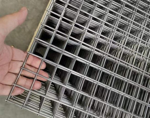 Galvanizli Kaynaklı Tel Örgü Panelleri 2x2 Kare Delikli Sıcak Daldırma PVC Kaplı Çelik Tel Dayanıklı Çit Kafesleri İnşaat Bina - Product Image 3