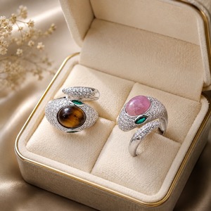 Anello Aperto a Forma di Serpente con Dettagli Colorati, Design Regolabile, Accessori di Moda per Donne - Product Image 1
