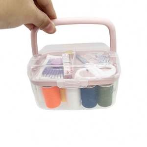 Kit de couture portable en plastique de haute qualité avec fil, ciseaux, aiguilles et règle pour le tricot manuel - Design simple pour la maison et les voyages - Product Image 1