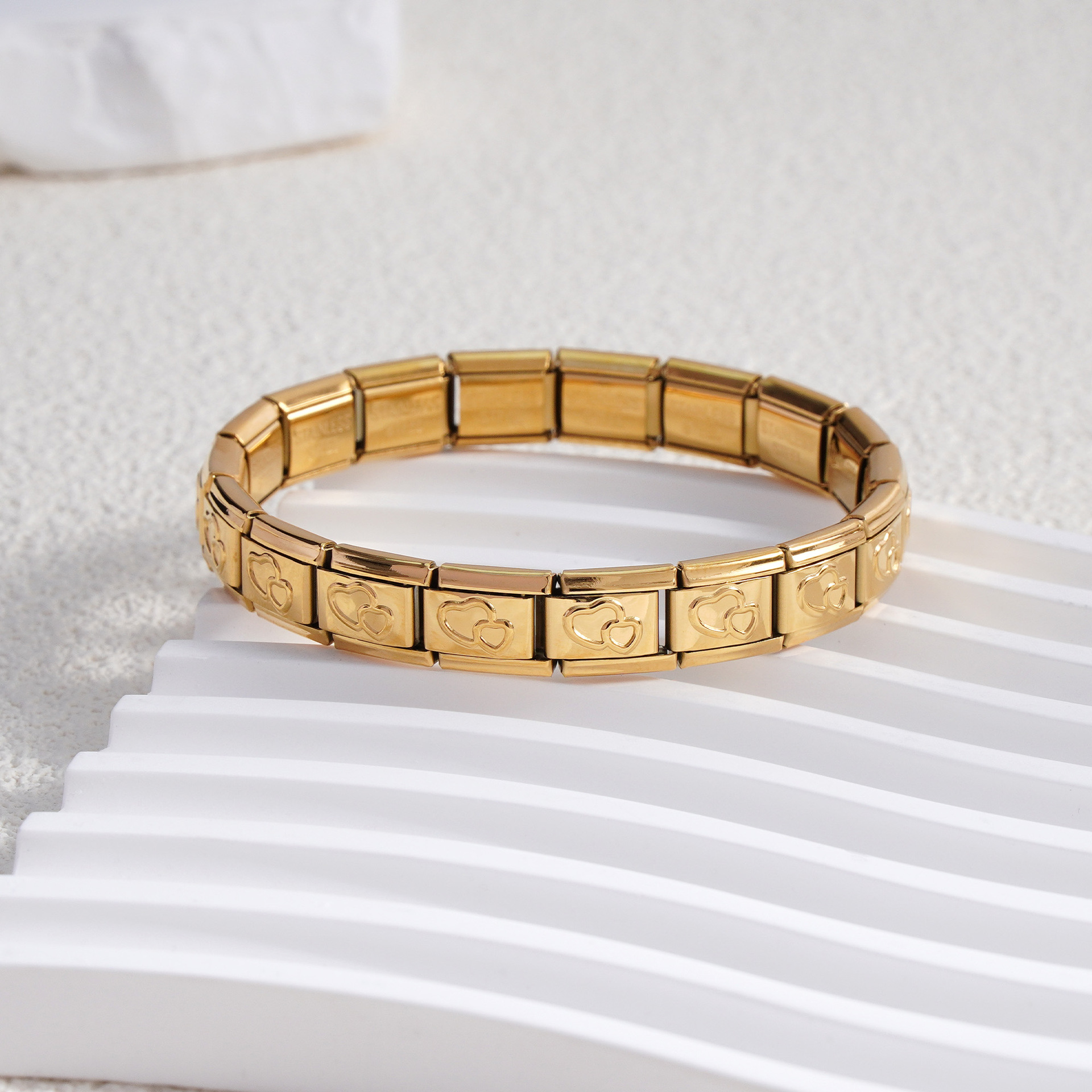 Hollowed-out double heart module bracelet (all gold)