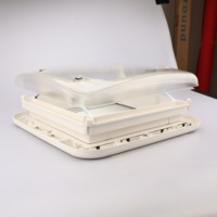 Évent de toit de RV de 400x400mm, puits de lumière RV à double vitrage adapté à une épaisseur de paroi de 30 à 50 mm
