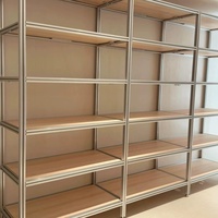 Système d'étagères modulaires en bois et profilés aluminium de style industriel, éclairage LED, écologique, robuste, personnalisable