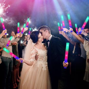 عصا رغوية مضيئة ملونة بشعار مخصص للحفلات، عصا إضاءة بنفسجية للتشجيع في الظلام، عصا رغوية مخصصة - Product Image 5