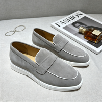 Mocassins de luxe discrets 2026 pour hommes, mocassins minimalistes en daim, chaussures à enfiler à semelle blanche de luxe discret pour l'été, vente en gros usine