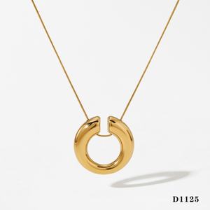 Collar de Moda con Colgante Redondo de Acero Inoxidable Chapado en Oro PVD de 18K, Joyería Diaria Versátil e Impermeable con Cadena de Metal - Product Image 1