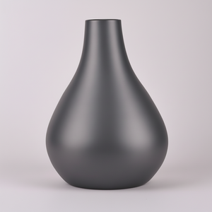 Vase en métal fait main rustique conçu avec une finition brillante, parfait pour l'affichage de fleurs saisonnières et le style décoratif de la maison de vacances - Product Image 1