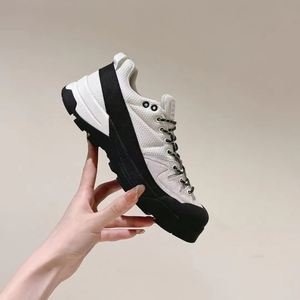 Chaussures de montagne unisexes tout-terrain, maille respirante, caoutchouc, baskets de montagne à lacets tendance - Product Image 1