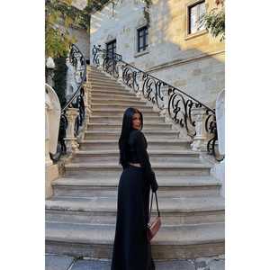 Conjunto de Dos Piezas para Mujer Liana Negro, Blusa y Pantalones por Encima de la Rodilla, Estilo Combinado - Product Image 1