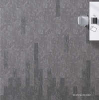Dalles de moquette modulaires en nylon écologiques 50x50 avec support auto-adhésif en PE, design bouclé pour les espaces de bureau et de salon