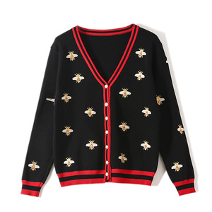 Maglioni lavorati a maglia con bottoni a contrasto monopetto manica lunga Cardigan ricamato ape stilista di alta qualità KD - Product Image 3