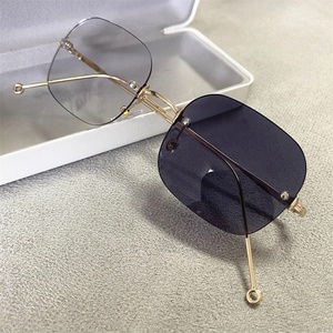 <span class=keywords><strong>Lunettes</strong></span> Anti-Reflet Photochromiques UV400 Sans Monture Métal Argent Or <span class=keywords><strong>Rondes</strong></span> <span class=keywords><strong>Carrées</strong></span> Verres Photochromiques Anti-Lumière Bleue 2026 pour Femme - Product Image 5