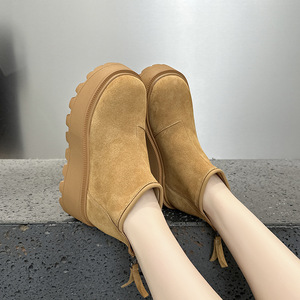 Botas de tobillo con plataforma de gamuza para mujer, botas cortas de invierno con cremallera trasera, calzado informal de moda que aumenta la altura, color camel - Product Image 1