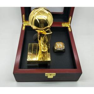 Ensemble de bague et de trophée de champion des Lakers de Los Angeles, en alliage de zinc doré, 12 cm, article pour les fans de basket-ball - Product Image 1