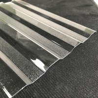 Rouleau de feuille de PC ondulé de 50m de longueur Diffusion de lumière en relief en polycarbonate ondulé coloré pour toit et hôtel Design moderne durable
