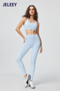 Conjunto de sujetador deportivo y leggings de una pieza con diseño cruzado y bolsillos, perfecto para entrenar, hacer ejercicio, practicar yoga. - Product Image 5