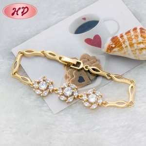 Bracelet tendance pour enfants, en alliage de cuivre plaqué or, avec breloque en forme de fleur et zircon coloré, idéal pour un anniversaire - Product Image 2
