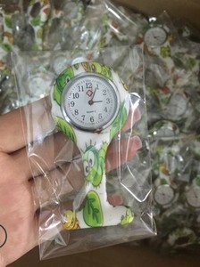 カラフルなポータブル防水ポケット胸シリコンウォッチナースシリコンブローチナースウォッチ、カスタムロゴ付き - Product Image 5