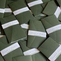 Cartes d'invitation élégantes haut de gamme avec estampage à chaud, texte personnalisé, mariages, événements d'entreprise, lancement de marques de luxe, totems colorés