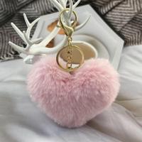 Porte-clés en peluche en forme de cœur métallique, pendentif boule, vente en gros, pour sacs et voitures féminins