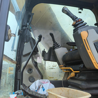 Excavatrice sur chenilles 320GC d'occasion, 27,5T, en bon état de fonctionnement, avec pompe hydraulique et roulement, pour travaux lourds de terrassement en carrière
