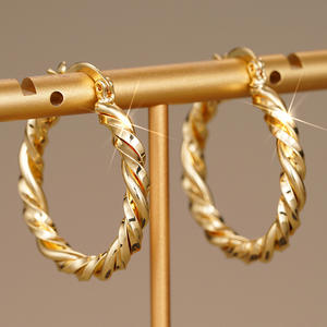 Orecchini a Cerchio Dorati E4484, Placcati in Oro, in Lega di Zinco, Stile Classico, Gioielli Unisex alla Moda - Product Image 4